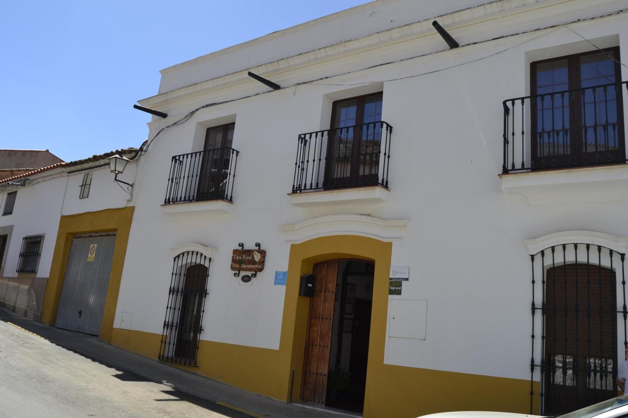 Casa Rural Tita Sacramento Hornachos Eksteriør bilde